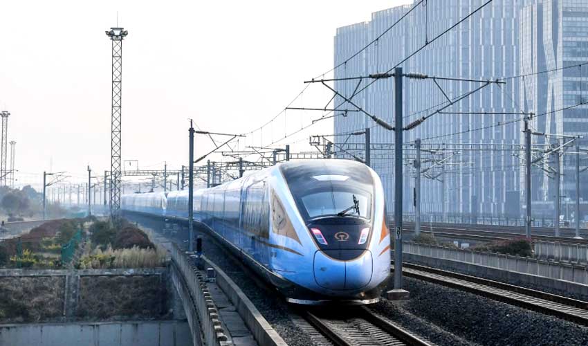 高铁广告值得做吗？？？？？？？高铁广告投放价钱在什么规模?